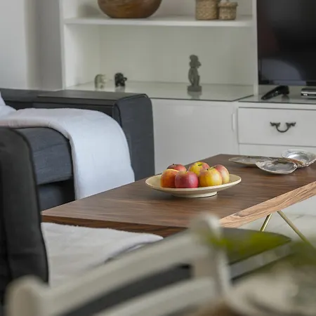 Lamk1 Mackenzie Atalanta - Two Bedroom Apartment, Sleeps 4 Larnaca