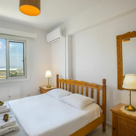 Lamk1 Mackenzie Atalanta - Two Bedroom Apartment, Sleeps 4 * Larnaca